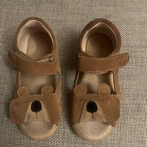 Super cute leather sandals - size 27 kids.